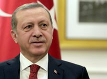 V Turecku chytili vojakov, ktorí chceli pri puči zajať Erdogana