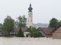 Lejaky spôsobili záplavy v Bavorsku, stúpa aj Seina v Paríži