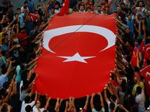 Turci vyčíslili cenu puču, pripravil ich o 89 miliárd eur