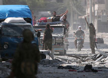 V Sýrii pokračujú tvrdé boje, IS uniesol 2-tisíc civilistov