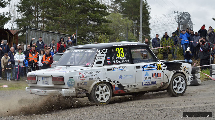 Drama on Dobšinský hill.  The competitor knocked down the commissioner and broke through the barriers – the Drama on Dobšinský Hill.  The competitor knocked down the commissioner and broke through the barriers