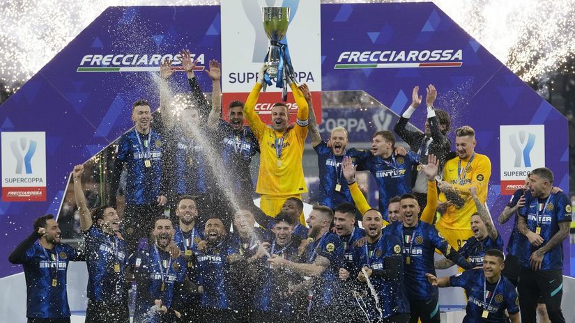 Inter with Škriniar celebrates the Super Cup.  He was also helped by the mistake of Juventus – Other – Football – Sports