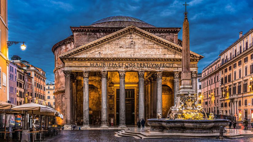Chr&aacute;m, ktor&yacute; posl&uacute;cha aj samotn&eacute; slnko: Jedin&yacute; deň v roku je pre sl&aacute;vny Pantheon unik&aacute;tny, l&uacute;č prenikaj&uacute;ci cez ikonick&yacute; oculus mieri presne na cis&aacute;ra vo dver&aacute;ch