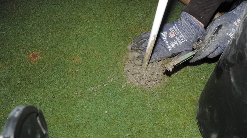 Des militants écologistes en France ont rempli des trous de golf avec du ciment – News 24