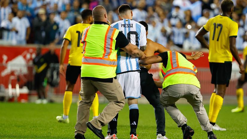 Messi a signé pendant le match.  La sécurité est venue et le plaisir était fini – Coupe du monde de football 2022 – Football – Sport