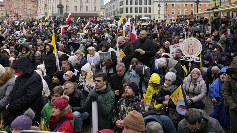 Des milliers de Polonais sont descendus dans la rue pour soutenir Jean-Paul II.  – Nouvelles du monde