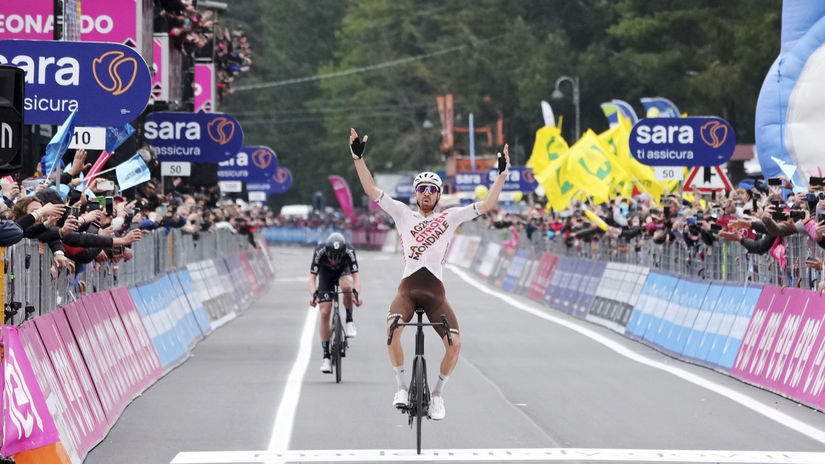 Le Norvégien n’a pas remporté le triomphe en fin d’étape, mais il a dépouillé Evenepoel du maillot rose – Cyclisme