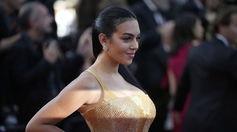 D’abord en déesse en or, puis en beauté sexy en noir : Comment attirer l’attention, Georgina de Ronaldo le maîtrise parfaitement – Sur le tapis rouge – Cocktail