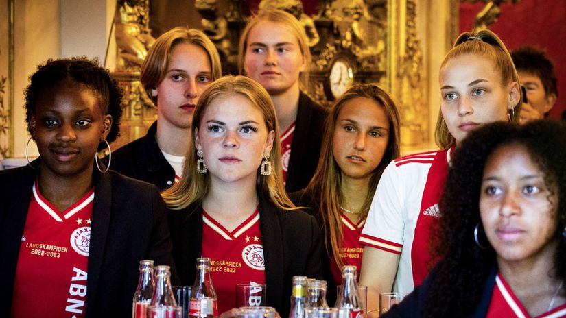 Les footballeurs de l’Ajax n’ont pas de chance.  Les mauvais résultats des hommes ont annulé leurs célébrations publiques du titre – Autre – Football