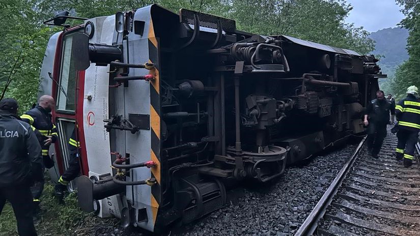 Pociąg przewrócił się w pobliżu Rimavskiej Soboty, pięciu pasażerów zostało rannych.  Policja wszczęła śledztwo – Krajowe – Aktualności