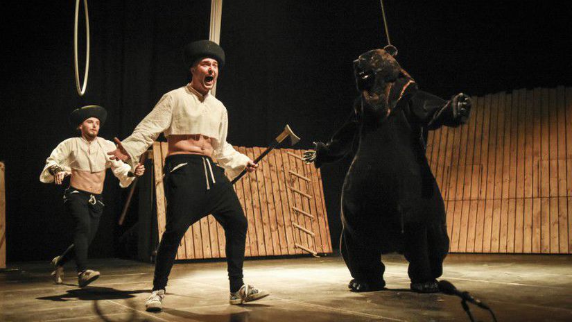 PHOTO : Younák est un cirque de voyous – Théâtre – Culture