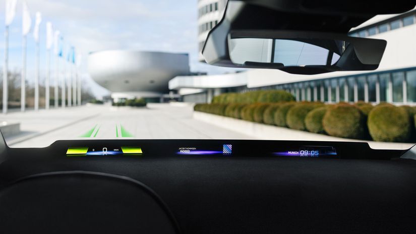 BMW a développé l’écran révolutionnaire Panoramic Vision.  Prochainement – Magazine – Auto