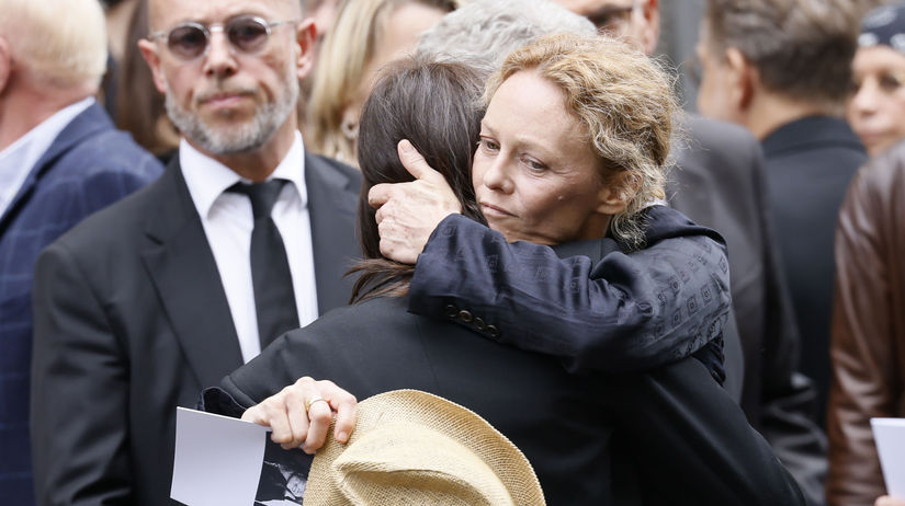 Des filles marchaient derrière le cercueil en larmes, Vanessa Paradis est venue dire au revoir, des légendes d’acteur et Macron : C’est ainsi que Paris a dit au revoir à Jane Birkin – Star cases – Cocktail