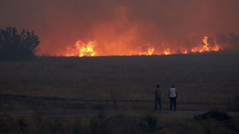 Les pompiers grecs combattent un nouvel incendie de forêt, la France souffre d’une canicule – Monde – Actualités