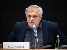 Roman Michelko kritizoval v parlamente knihu,...