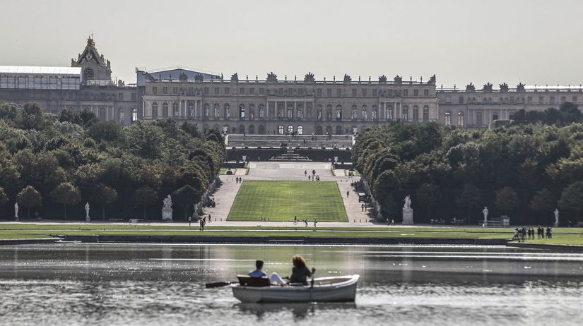 V zámku vo Versailles horelo, stovky návštevníkov museli evakuovať