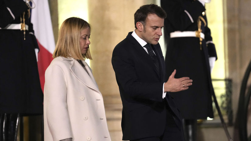 Macron odkázal Meloniovej, nech sa stará o seba. Jadrom sporu je zabitie nacionalistu v Lyone Kép