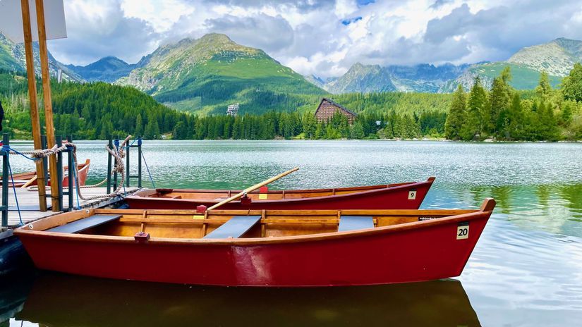 Slovensko v hľad&aacute;čiku svetov&yacute;ch m&eacute;di&iacute;: Veľk&yacute; port&aacute;l vychv&aacute;lil Tatry ako &bdquo;lacnej&scaron;iu verziu &Aacute;lp&ldquo;