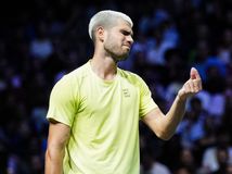 Senzácia v Paríži. Alcaraz skončil už v 2....