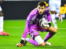 Nahnevaný a frustrovaný. Čo mám k tomu...