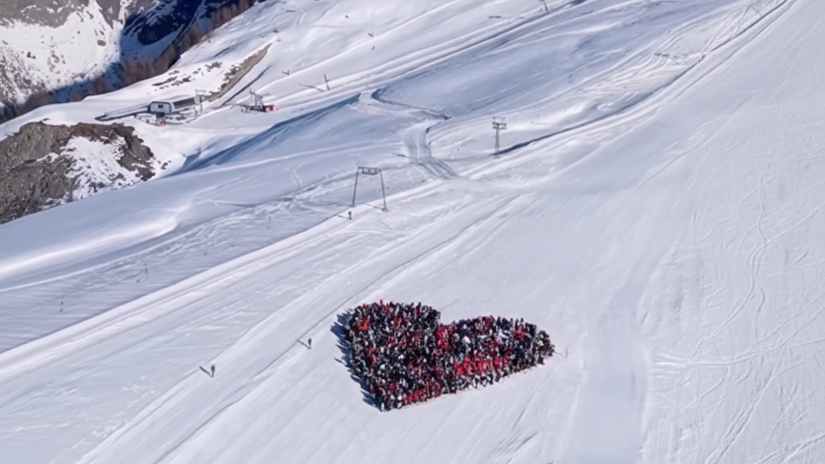 Keď hory mlčia a ľudsk&eacute; gest&aacute; kričia. Dojemn&aacute; rozl&uacute;čka z Crans-Montany