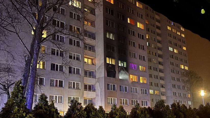 V Berlíne zachvátil požiar výškový dom, podľa hasičov je veľa zranených Kép