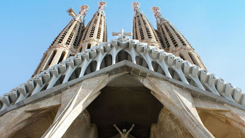 Sagrada Fam&iacute;lia sa konečne stala najvy&scaron;&scaron;&iacute;m kostolom sveta: 8 tajomstiev novej veže je fascinuj&uacute;cej&scaron;&iacute;ch než samotn&yacute; rekord