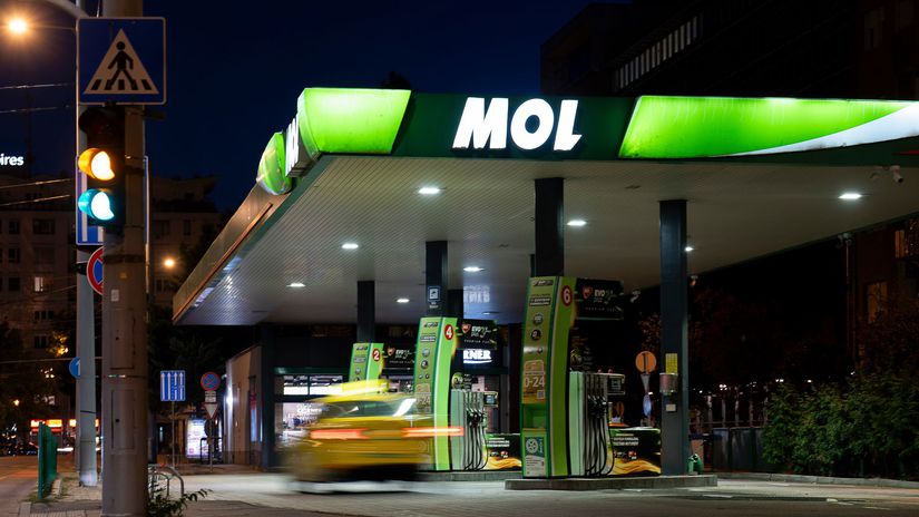 Orbánova vláda mimoriadne zasadla a rozhodla. Na benzín a naftu bude platiť cenový strop Kép