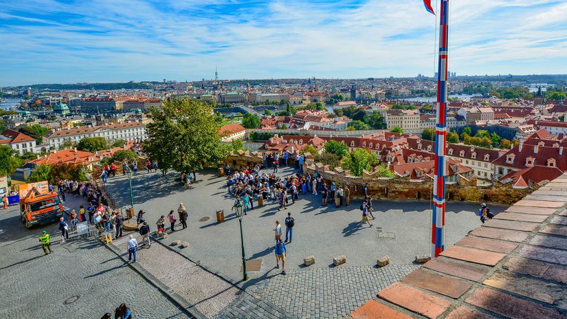 Vy&scaron;e 9 mili&oacute;nov turistov sa postaralo o rekord. Hrad u na&scaron;ich susedov zažil rok, ktor&yacute; ho rad&iacute; medzi najnav&scaron;tevovanej&scaron;ie na svete