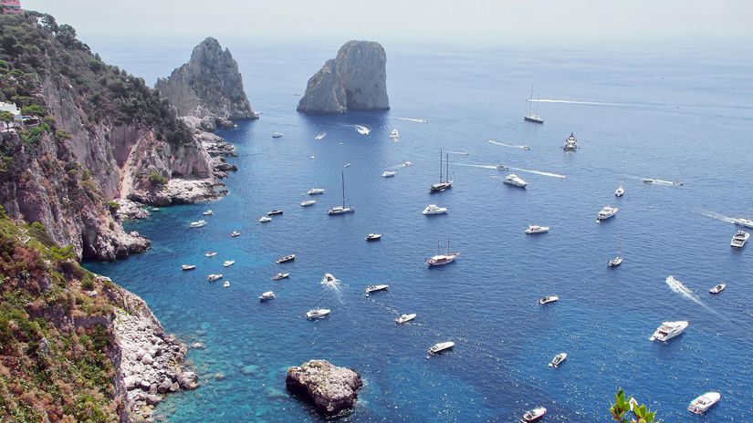 Popul&aacute;rne talianske letovisko vyhlasuje vojnu toxick&eacute;mu turizmu, od leta sa na ostrov nedostane viac ako 40 turistov v jednej skupine