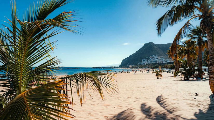 Tento obľ&uacute;ben&yacute; eur&oacute;psky ostrov vraz&iacute; 81 mili&oacute;nov eur do rozsiahleho čistenia pobrežia. Dve pl&aacute;že si vysl&uacute;žili čierne vlajky