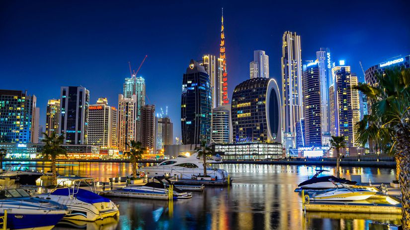 Dubaj drasticky skresal zahraničn&eacute; lety: Len jeden spoj denne pre každ&uacute; aerol&iacute;niu. Hroz&iacute; mu diplomatick&yacute; &scaron;kand&aacute;l