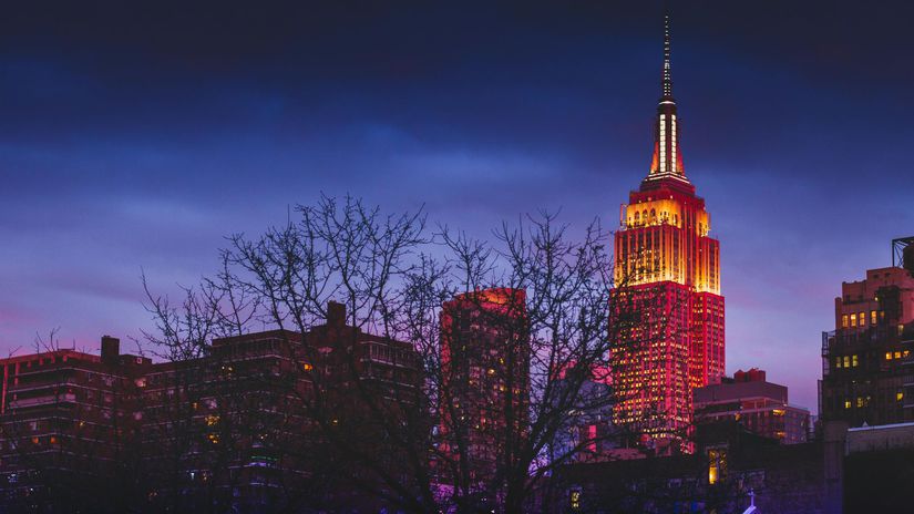 Bet&oacute;nov&yacute; kr&aacute;ľ New Yorku oslavuje 95 rokov: Pr&iacute;beh mrakodrapu Empire State Building, ktor&yacute; postavili r&yacute;chlej&scaron;ie ako dne&scaron;n&uacute; diaľnicu