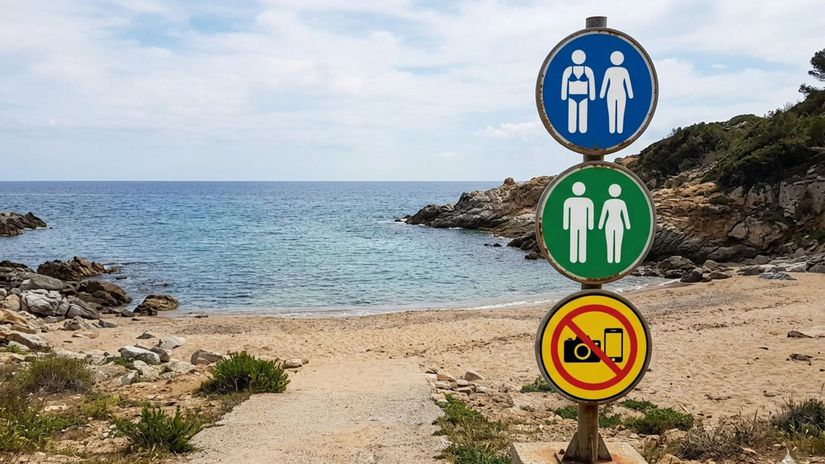 Revol&uacute;cia v raji nah&aacute;čov: Najv&auml;č&scaron;iu nudistick&uacute; dedinu sveta dob&yacute;va nov&aacute; vlna "turistov"