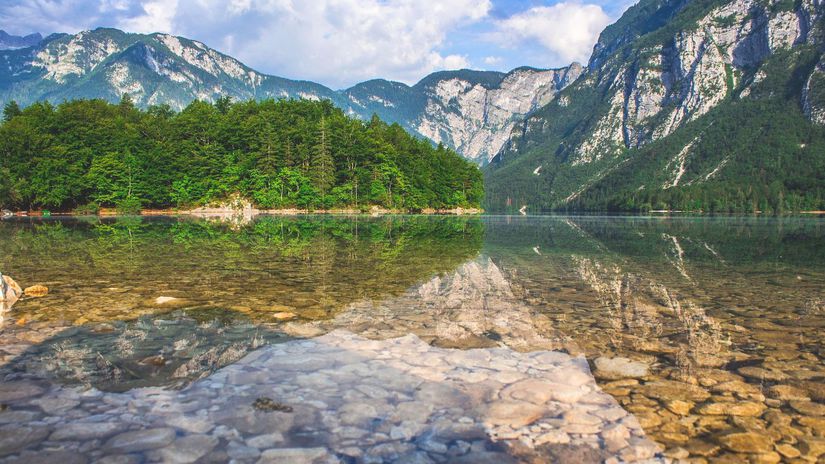 Instagram ich e&scaron;te nestihol zničiť: 3 eur&oacute;pske azyly, kde v roku 2026 utečiete pred turistick&yacute;m peklom a &scaron;ialen&yacute;mi daňami