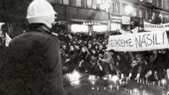 Nap&#228;t&#233; novembrov&#233; dni v Prahe v...