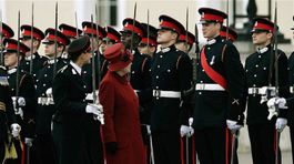 Na čestnej prehliadke sa zúčastnila aj Alžbeta II.