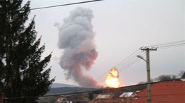 Hríb ohňa, prachu a dymu po výbuchu vo VOP Nováky.
