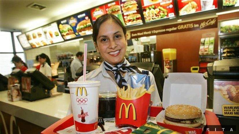 Hamburger vo fast-food reštaurácii McDonalds