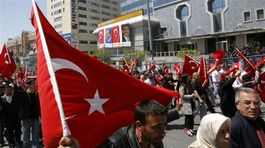 Turecká finančná polícia vykonala raziu v 44 firmách