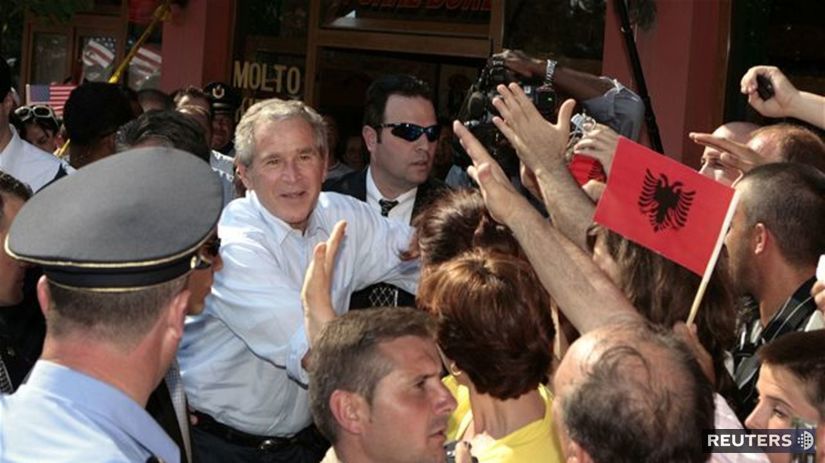 Bush v Albánsku