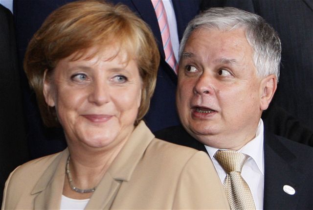 (Nemecká kancelárka Angela Merkelová a poľský...