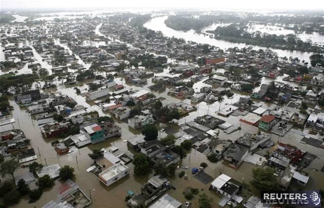 Стихийные бедствия наводнение. Потоп в санкт-петербурге 1824 года. Самое сильное наводнение в истории. Самое сильное наводнение в истории. Санкт-петербург наводнение 1703.