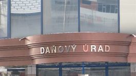  Exriaditeľa daniarov obvinili pre dodatky k zmluve