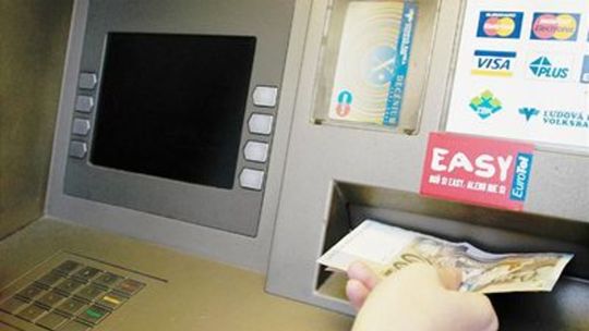 Polícia obvinila Moldavca podozrivého z výbuchu bankomatu a krádeže hotovosti