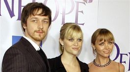 Zľava: James McAvoy, Reese Witherspoon a Christina Ricci