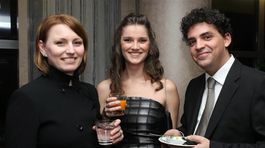 Zľava:  Karina Habšudová, Hana Rapantová a jej priateľ