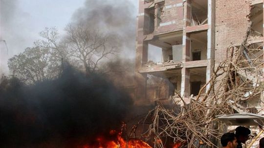 Najmenej 15 ľudí zahynulo v Pakistane po páde malého vojenského lietadla