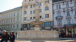 Fontány v meste ožívajú na deň bláznov