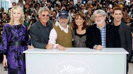 Zľava: Cate Blanchett, Harrison Ford, Steven Spielberg, Karen Allen, George Lucas a Shia LeBeouf
